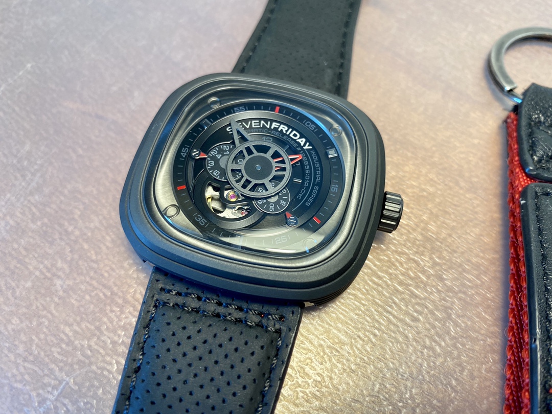 Reloj SEVENFRIDAY P3/01, reloj - Automatic Watch Winder reseña y precio